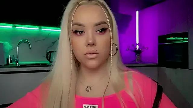 MilanaCr from StripChat is Freechat