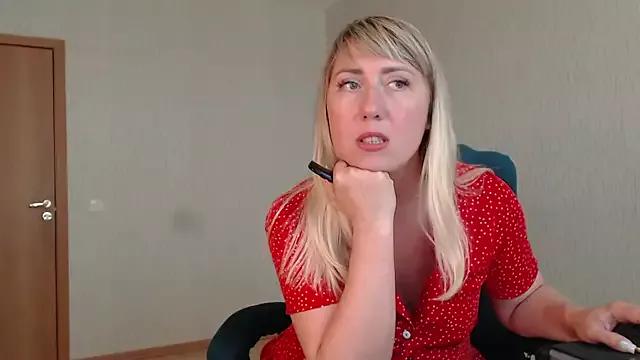 MilenochcaDiamond from StripChat is Freechat