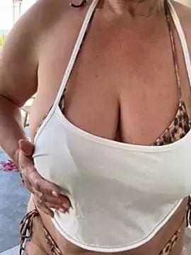 Photos of Milf-Ella from StripChat is Freechat