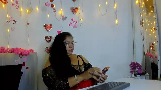 Try our girls live displays and explore the company of endless strippers, with beautiful physiques, vibrating toys and more.