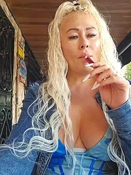 Try our girls live displays and explore the company of endless strippers, with beautiful physiques, vibrating toys and more.
