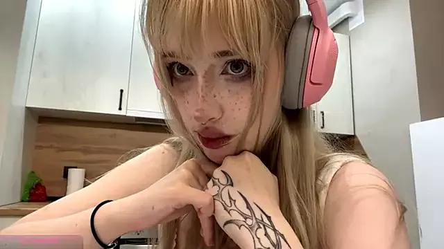 Milkmoriee from StripChat is Freechat