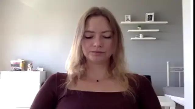 MillieShow from StripChat is Freechat