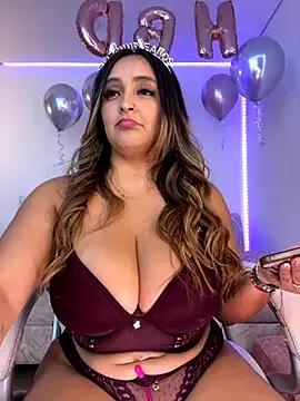 Try our girls live displays and explore the company of endless strippers, with beautiful physiques, vibrating toys and more.