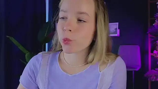 Photos of milly_shy from StripChat is Freechat