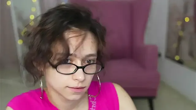 MimiLicks — cameltoe under skirt