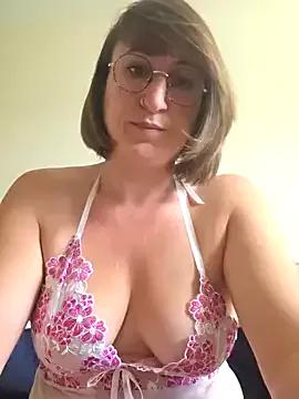 Try our girls live displays and explore the company of endless strippers, with beautiful physiques, vibrating toys and more.