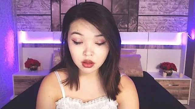 MinnieBoo from StripChat