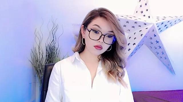 MinnieBoo from StripChat