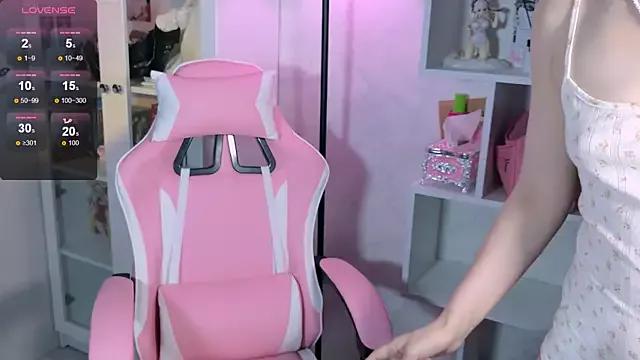 MiraJadee from StripChat is Freechat