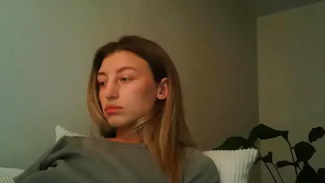 Miralyn from StripChat is Freechat