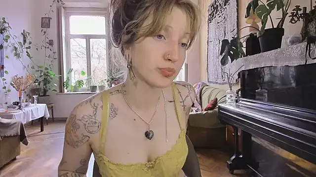 Miranda2_0 — topless