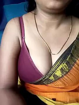 Miss-oly from StripChat is Freechat