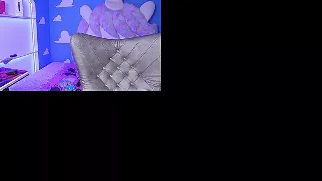 Try our girls live displays and explore the company of endless strippers, with beautiful physiques, vibrating toys and more.