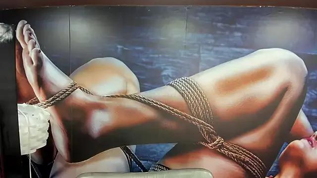 Try our girls live displays and explore the company of endless strippers, with beautiful physiques, vibrating toys and more.