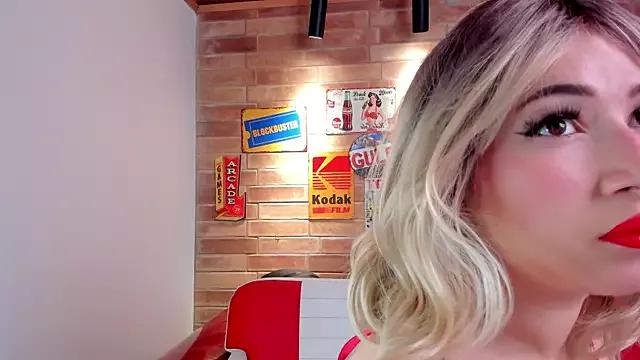Try our girls live displays and explore the company of endless strippers, with beautiful physiques, vibrating toys and more.