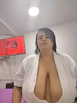 Try our girls live displays and explore the company of endless strippers, with beautiful physiques, vibrating toys and more.