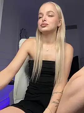 Try our girls live displays and explore the company of endless strippers, with beautiful physiques, vibrating toys and more.