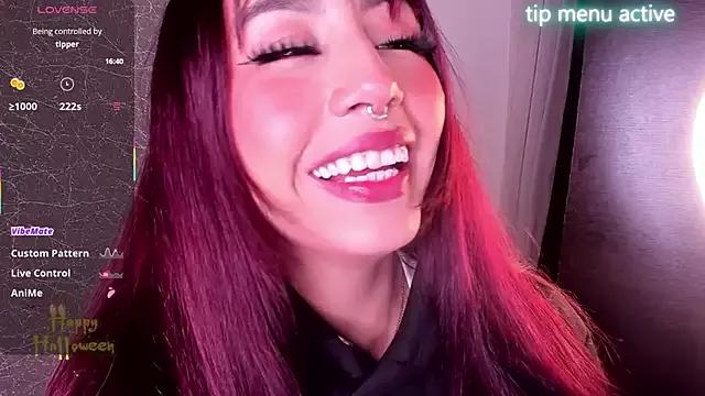 Try our girls live displays and explore the company of endless strippers, with beautiful physiques, vibrating toys and more.