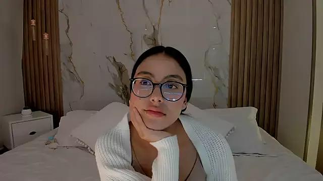 Try our girls live displays and explore the company of endless strippers, with beautiful physiques, vibrating toys and more.