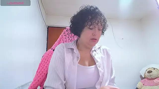 Try our girls live displays and explore the company of endless strippers, with beautiful physiques, vibrating toys and more.