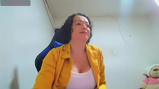 Miss_Oriana — hairy  pussy  wet