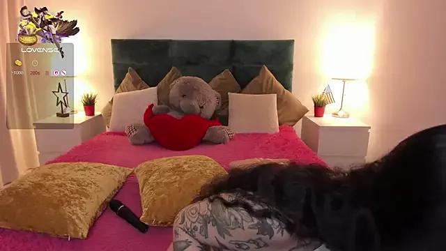 Try our girls live displays and explore the company of endless strippers, with beautiful physiques, vibrating toys and more.