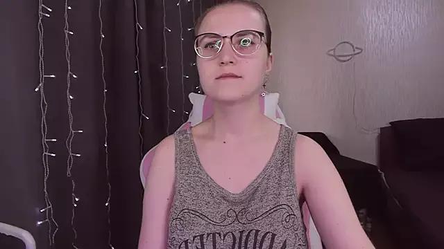MissBrightShine from StripChat