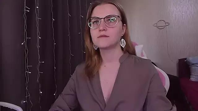 MissBrightShine from StripChat
