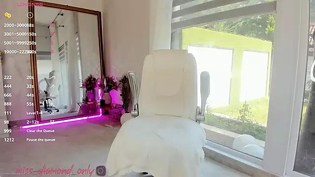 Try our girls live displays and explore the company of endless strippers, with beautiful physiques, vibrating toys and more.