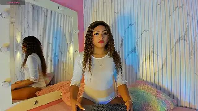 Try our girls live displays and explore the company of endless strippers, with beautiful physiques, vibrating toys and more.