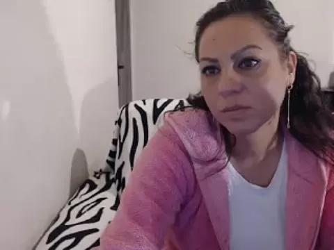 MissElla from StripChat is Freechat