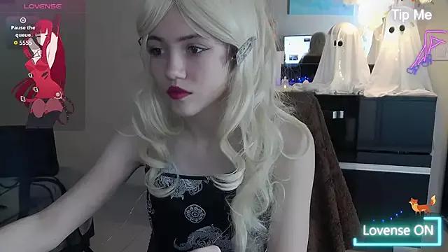 Try our girls live displays and explore the company of endless strippers, with beautiful physiques, vibrating toys and more.