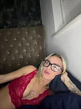 Try our girls live displays and explore the company of endless strippers, with beautiful physiques, vibrating toys and more.