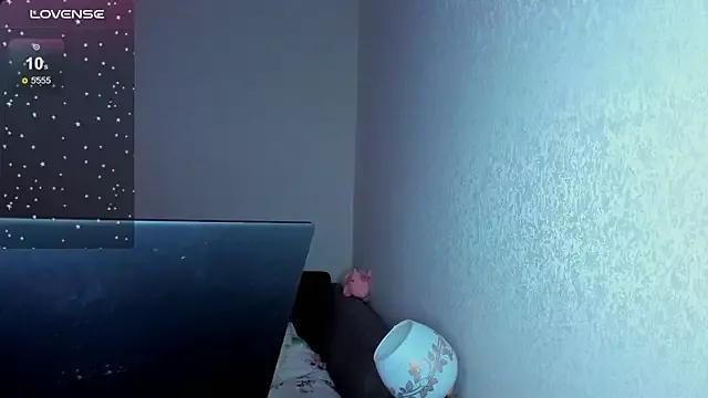 Try our girls live displays and explore the company of endless strippers, with beautiful physiques, vibrating toys and more.