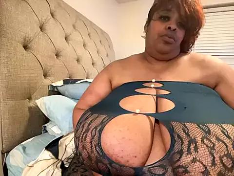 Missredboneo12 from StripChat is Freechat