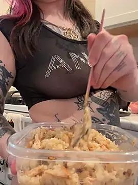 Try our girls live displays and explore the company of endless strippers, with beautiful physiques, vibrating toys and more.