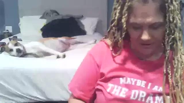 MissShells from StripChat is Freechat
