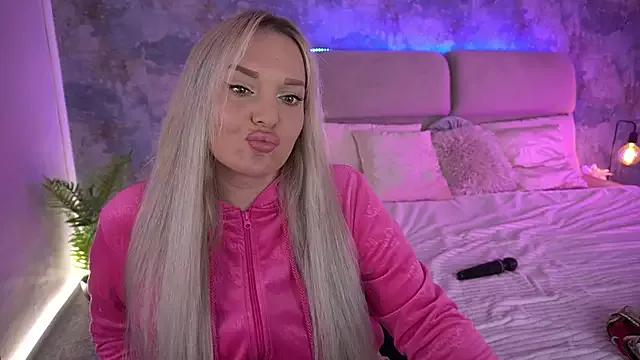 Try our girls live displays and explore the company of endless strippers, with beautiful physiques, vibrating toys and more.