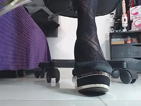 mistress_feet — footjob with saliva
