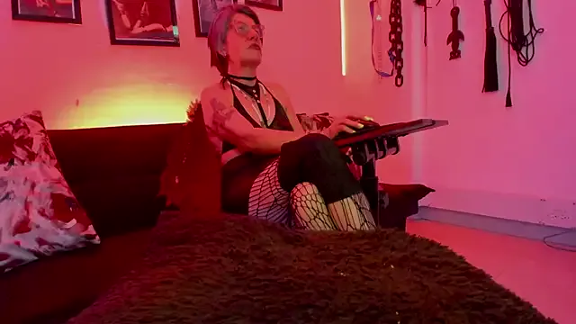 MistressNyx_cg — PUBLIC HUMILATION