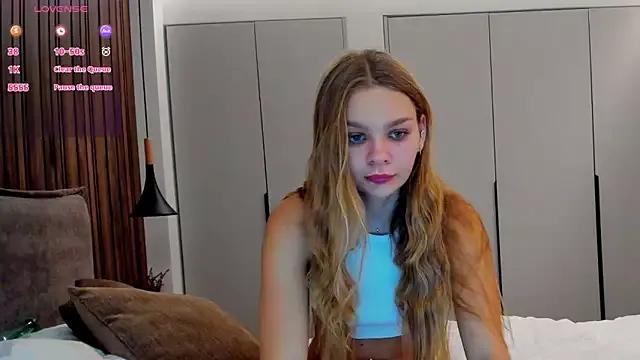 Try our girls live displays and explore the company of endless strippers, with beautiful physiques, vibrating toys and more.