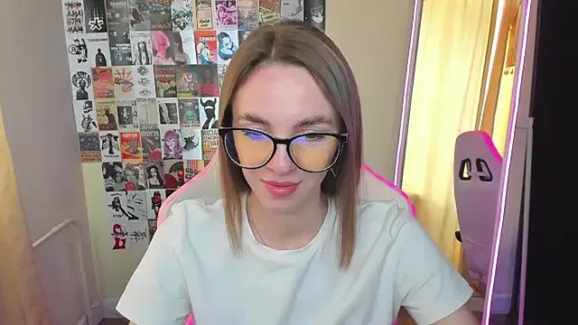 MollyDevvon from StripChat is Freechat