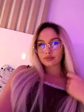 Try our girls live displays and explore the company of endless strippers, with beautiful physiques, vibrating toys and more.