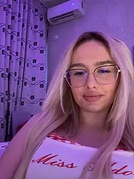 mollyxxx from StripChat is Freechat