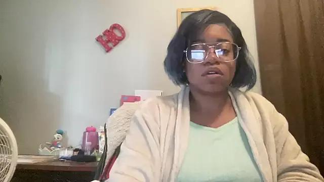 MommyConfident from StripChat is Freechat
