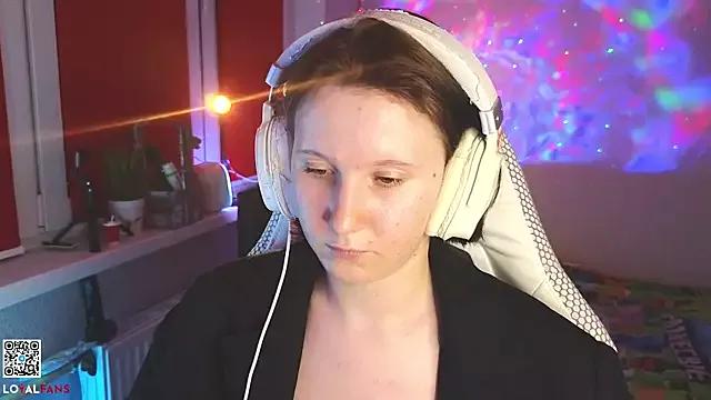 mon_lola from StripChat is Freechat
