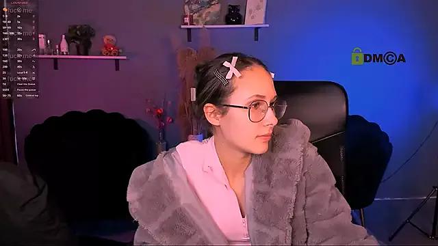 mona_cloud from StripChat is Freechat