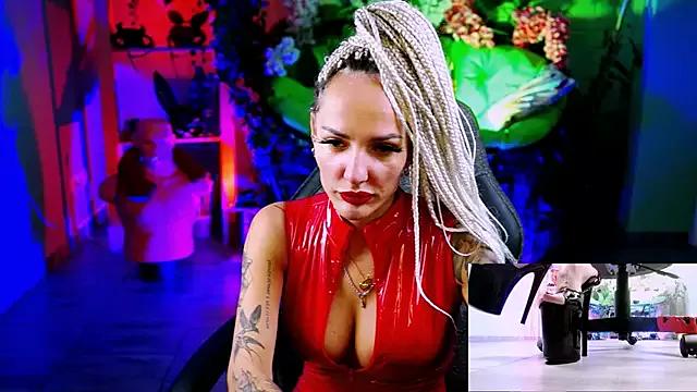 Try our girls live displays and explore the company of endless strippers, with beautiful physiques, vibrating toys and more.