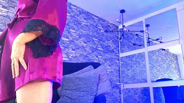 Try our girls live displays and explore the company of endless strippers, with beautiful physiques, vibrating toys and more.